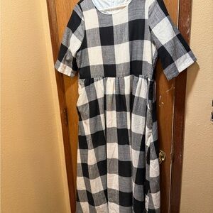 Roolee Mom Dress Nursing Friendly in Black and White Plaid